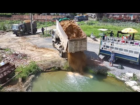 Interesting project of Dozer Komatsu Push the ground because it is an area that used to be flooded