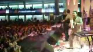 UN AMOR ASI  (VALE LA PENA)