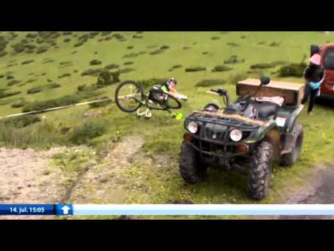 Geraint Thomas falls - Tour de France 2011 stage 12