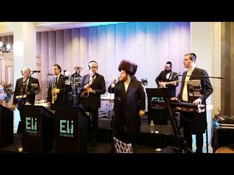 Watch Levy Falkowitz Perform בטחו Together With Eli Feinstein Production