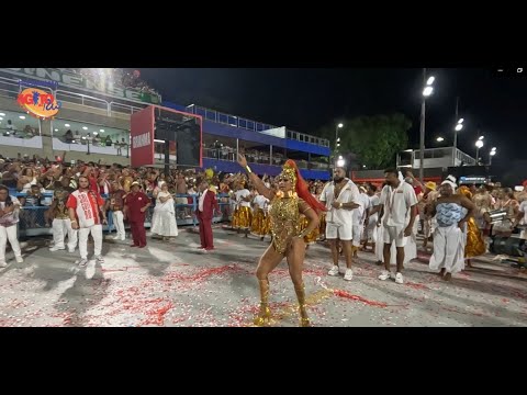 VIVIANE ARAUJO NO ENSAIO TÉCNICO DO SALGUEIRO