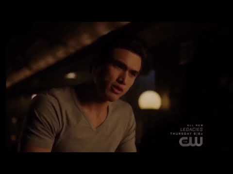 Veronica & Reggie kiss/hot scene 3x12 // Riverdale