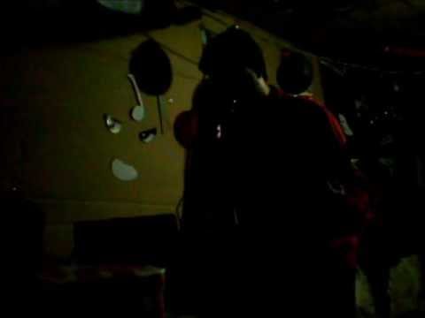 Maldita extraña forma - Voz y guitarra