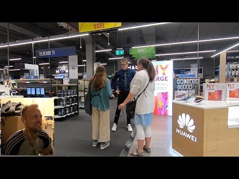 Skjult kamera: Kundene forstår ikke hva han sier