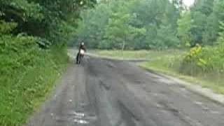 michal na kole na dirt bike'u