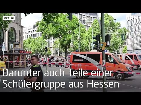Auto fährt in Menschenmenge in Berlin