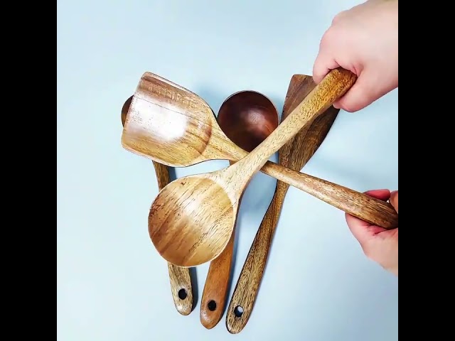 Vídeo relacionado con 5 Piezas Cucharas de Madera para Cocinar, Gadgets Cocina, Juego de Accesorios Utensilios, Cucharas y Espátulas Madera, Regalos Inauguración La Casa y Bodas