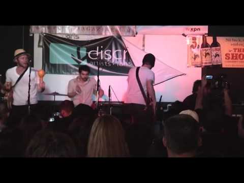 Videoclip de We Used To Vacation (Live) — Cold War Kids
