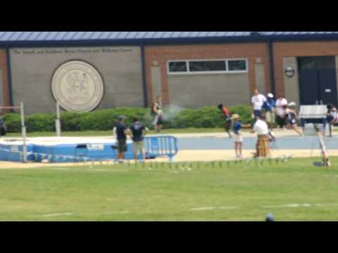 Zakiyyah Richardson runs the 200m at the 2010 New Balance High School Nationals