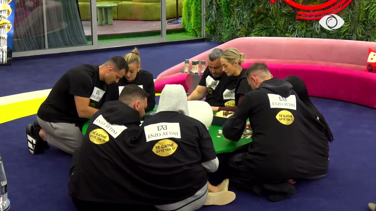 Banorët nisin formimin e puzzle-it nga Enzo Attini