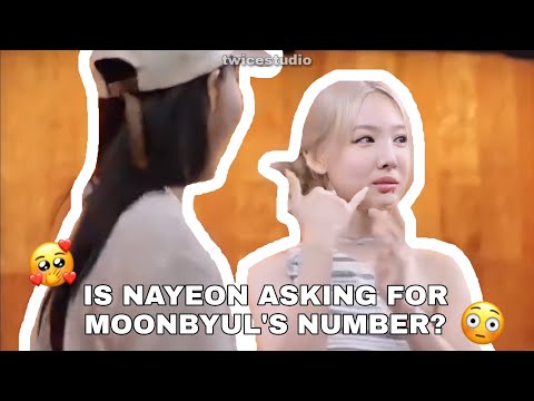 Is Nayeon asking for Moonbyul's number? 🤔
