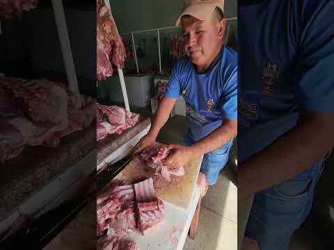 carne sendo cortada em Capoeiras-PE
