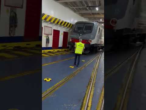 IC Roma-Siracusa-Palermo sul tragetto