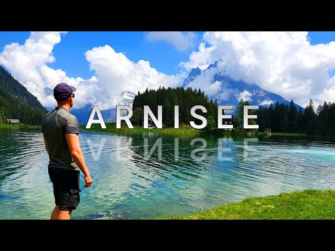 Wandern am Arnisee im Kanton Uri, Schweiz