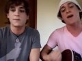 Два брата близнеца поют песню Бритни Спирс 