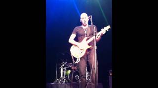 Vertical Horizon-Carrying On (Live)