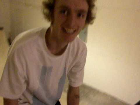 Gonyon hittin on girl