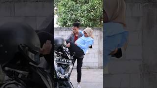 Download lagu Pregnant woman about to give birth #shorts #pregnantwoman #chikaku mp3