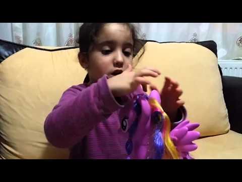 Eylül Babasına Pony Anlatıyor - Little girl is telling Pony to her father