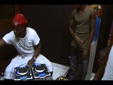 Dj baby mitch en XY Radio Pt.1.MP4