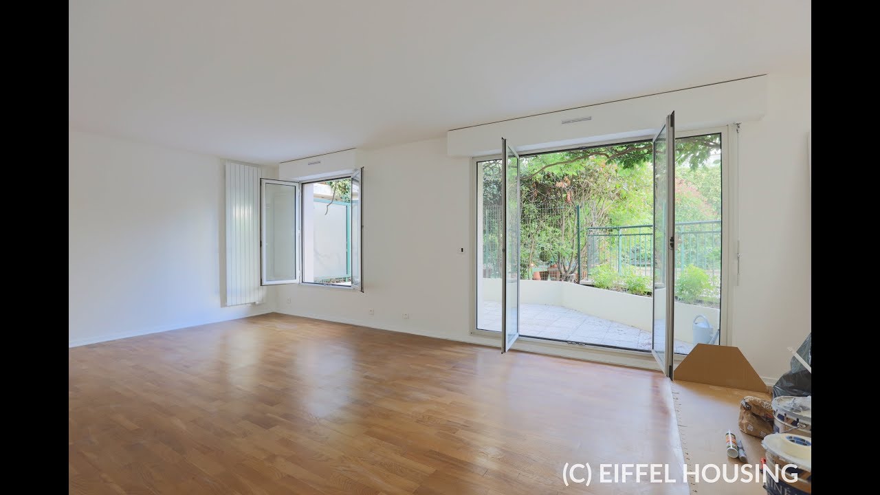 Watch video Cour des Petites Ecuries - Paris 10 - 103 sqm + ~ 75sqm of private terrace - 3BR - unfurnished Cour des Petites Ecuries - Paris 10 - 103 sqm + ~ 75sqm of private terrace - 3BR - unfurnished