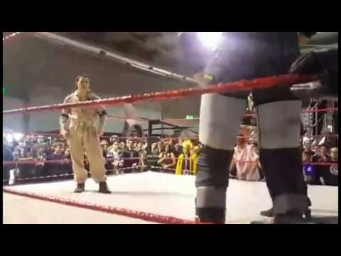 Ghostbusters vs Zombies WRESTLING MATCH - Cartoomics 2016 - Milan, Italy