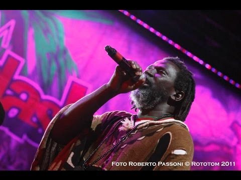 Tiken Jah Fakoly - Rototom 2011 - Full Concert (Show)