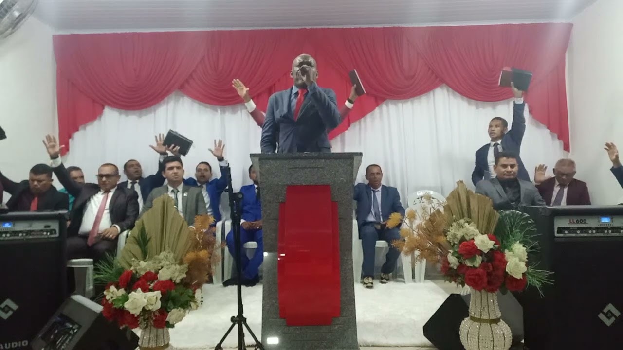 PASTOR JUAREZ TAVARES PREGANDO NO VIGILHÃO DOS SINAIS DE DEUS
