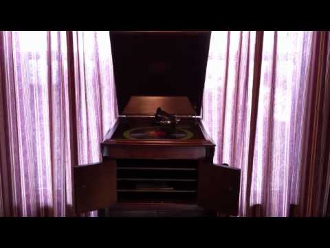 Roly Poly by Bob Wills on our 1920 Victrola