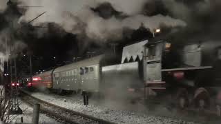50 2273 und 52 7596 fahren aus Horb aus