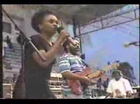"Vunitavolo" 1993 Fiji Concert