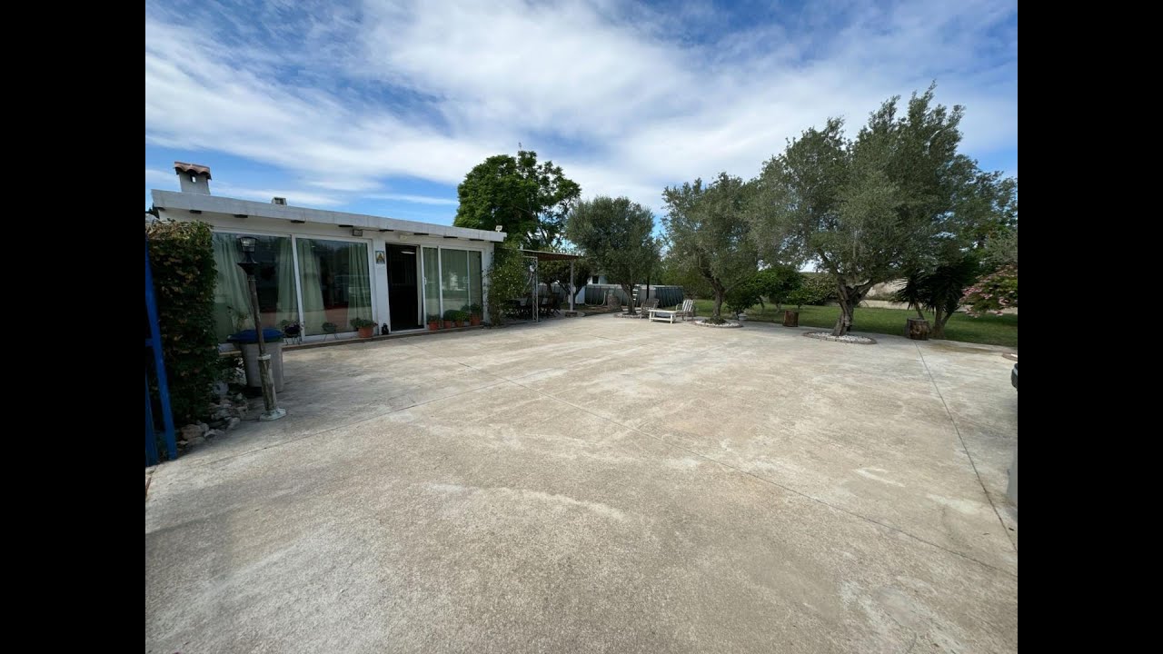 Chalet for Sale in Oliva