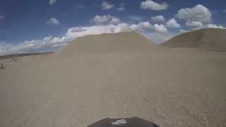 preview picture of video 'yz 450 dirt bike Hill Climb and jump at Irricana gravel pit'