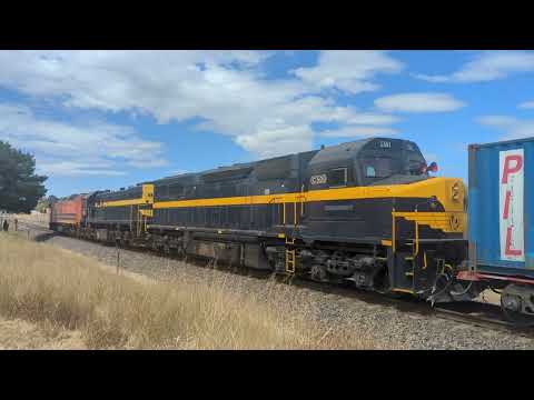 7922V SCT Dooen Express containerised freight train to Melbourne, 13.30, 6/3/24 Stawell