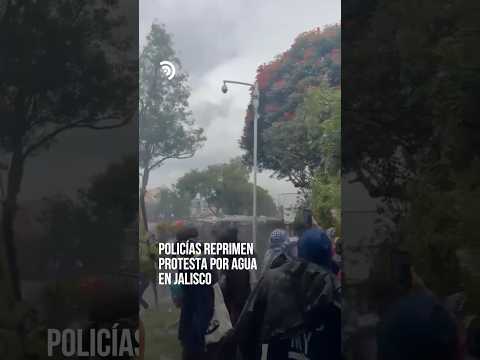 Policías reprimen protesta en Jalisco💧🚨