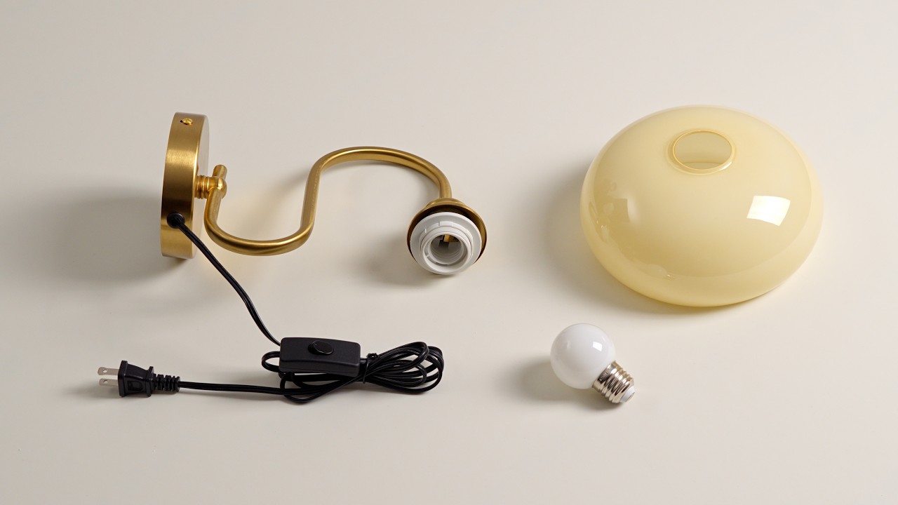 Radilum plug-in light installation video