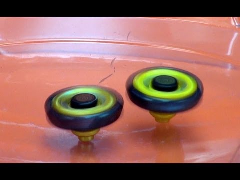 Beyblade Metal Fight Vulcan Horuseus VS Vulcan Horuseus (HASBRO VS TAKARA TOMY METAL FIGHT)