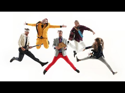 Puberteet - Batuut (Offical Video)