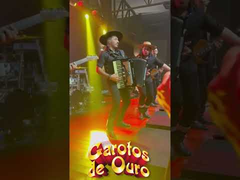 Me Bate Nega Véia, Garotos de Ouro ao Vivo no palco do Restaurante Obiava em São José dos Pinhais.