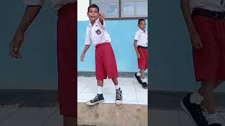 Download lagu anak timur memang top... #rapper #rappers #rapperslife #papua #papuaindonesia #papuanegeriku #ntt mp3