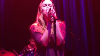 Leighton Meester- L.A. (Live)