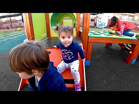 DIVERSÃO NO PARQUINHO INFANTIL COM MARCOS E LAURA - Familia Brancoala