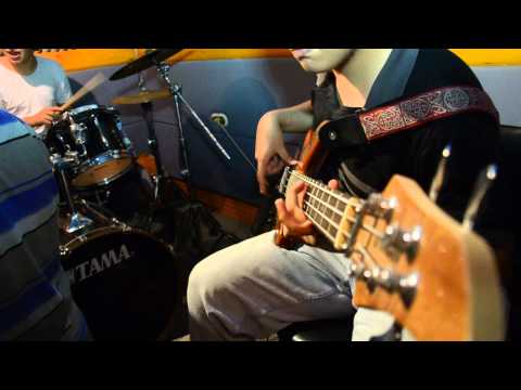 ekhnaton (cairokee)coverd by( mazzika live band )
