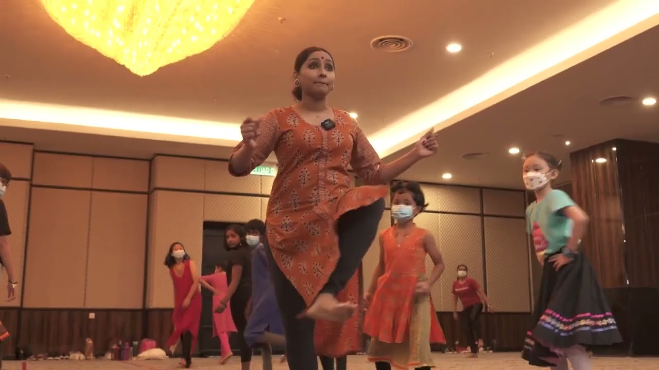 Steps to Garba Dance