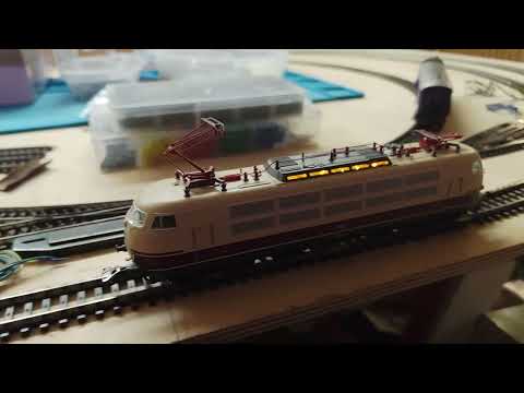 erster Testlauf meiner "neuen" Märklin BR E103 137-6 auf meinem gestern fertig gestellten Testgleis.