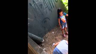Download lagu Lani dan tiara main balon mp3 Download lagu Lani dan tiara main balon mp3