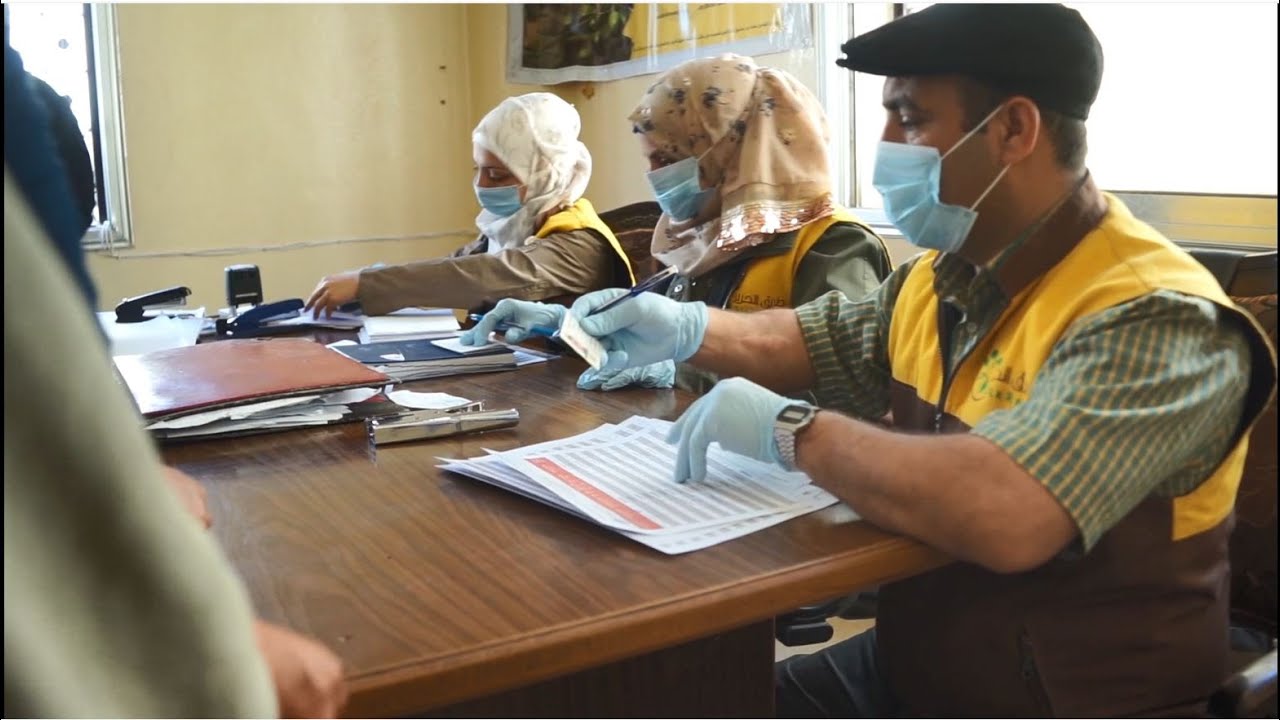 توزيع المبيدات والأسمدة الورقية للمستفيدين في مجتمعات حارم - طريق الحرير - منظمة طريق الحرير