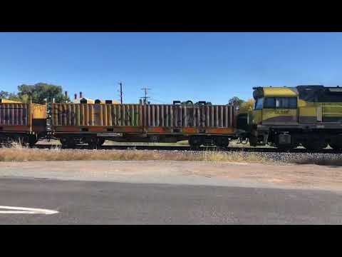 QUBE Steel train with QL010 and QL001 QL012