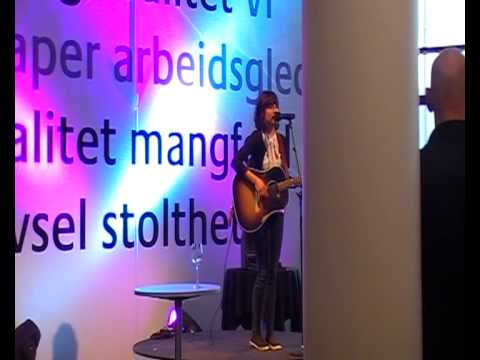 Elise Vatsvaag performing at GYRO event - the place where all lost things go