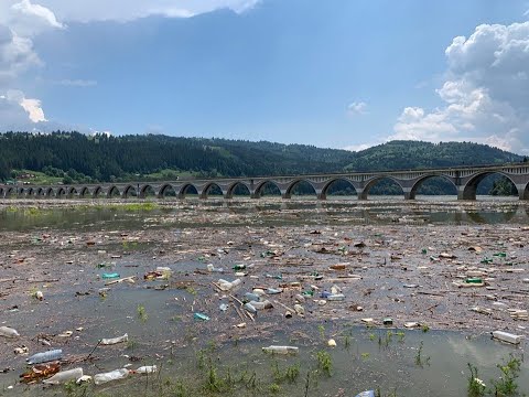 Poluare pe Lacul Izvorul Muntelui